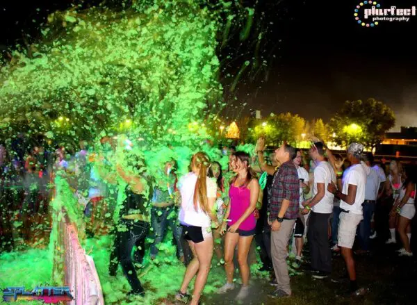 UV Fun Foam Powder | 1 LB | Makes 520 Gallons - Image 3