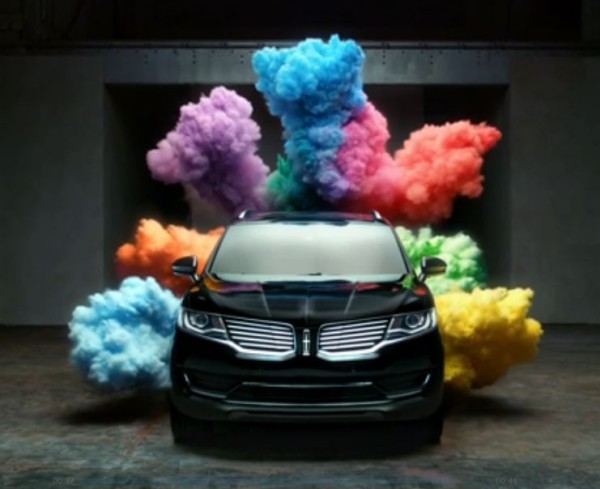 Lincoln MKX Revel describes sound performance using color powder for effect